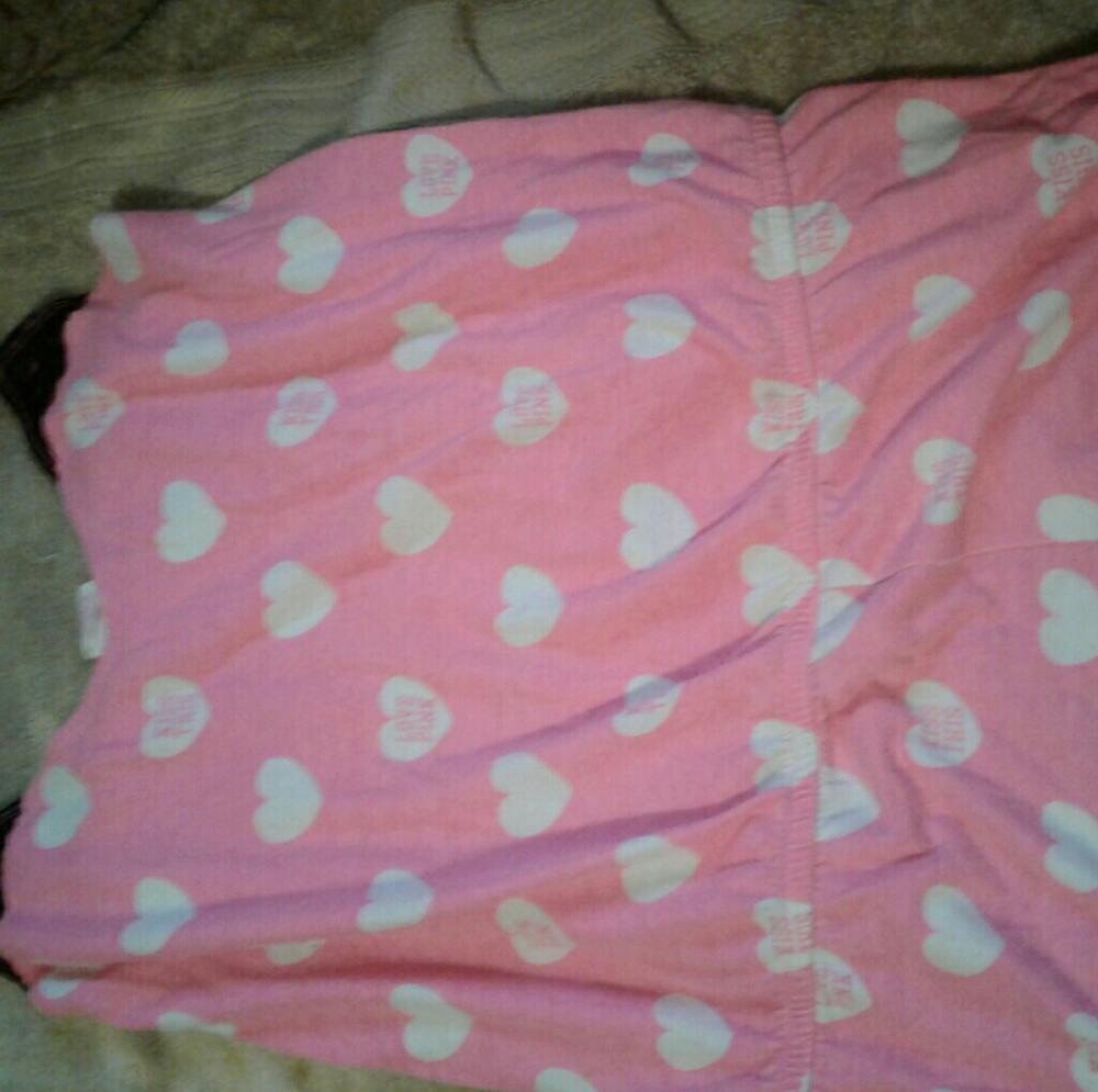 vs pink. e - Picture 2 of 2